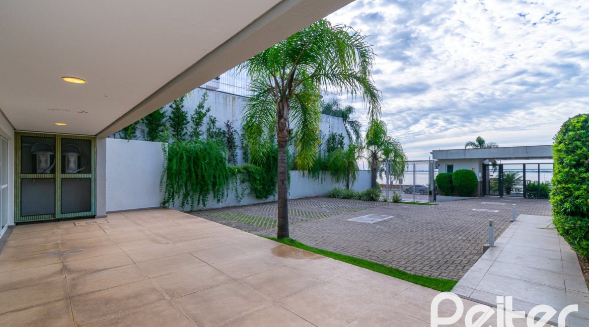 Casa em Condomínio à venda com 250m², 3 dormitórios, 3 suítes, 3 vagas, no bairro Cristal em Porto Alegre