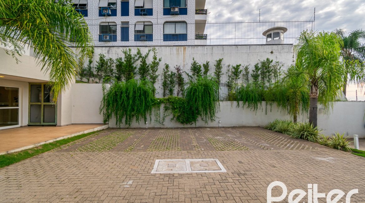 Casa em Condomínio à venda com 250m², 3 dormitórios, 3 suítes, 3 vagas, no bairro Cristal em Porto Alegre