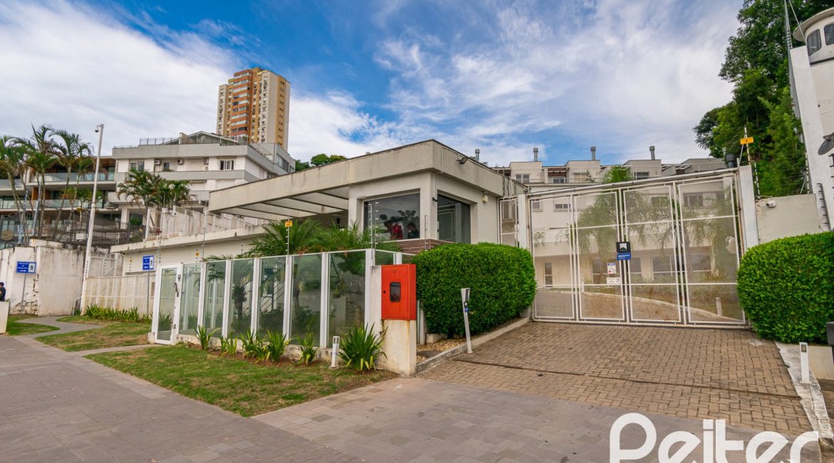Casa em Condomínio à venda com 250m², 3 dormitórios, 3 suítes, 3 vagas, no bairro Cristal em Porto Alegre