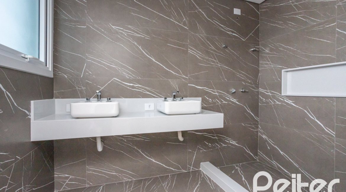 Casa em Condomínio à venda com 256m², 3 dormitórios, 3 suítes, 2 vagas, no bairro Hipica em PORTO ALEGRE