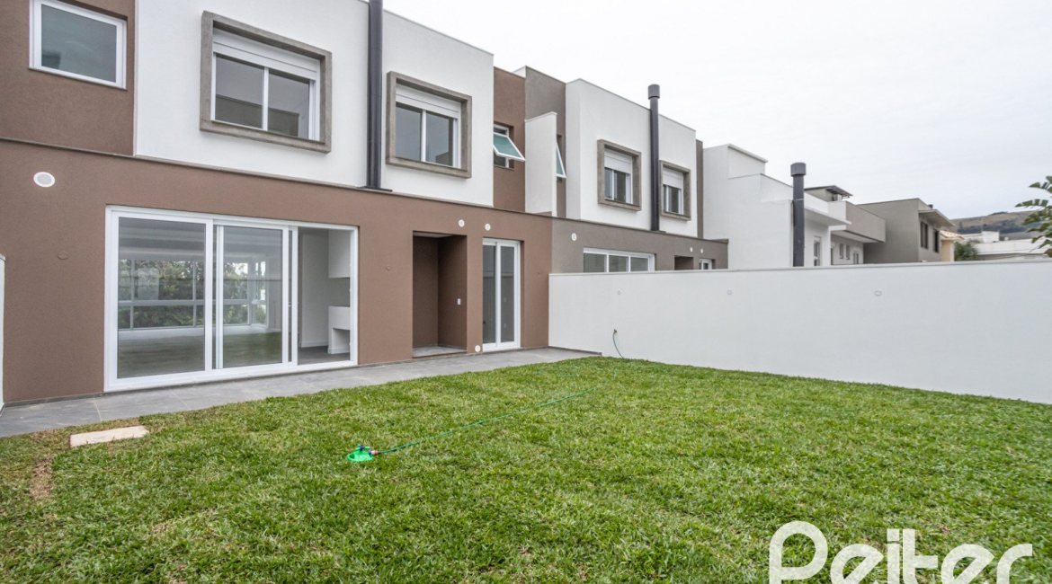 Casa em Condomínio à venda com 256m², 3 dormitórios, 3 suítes, 2 vagas, no bairro Hipica em PORTO ALEGRE