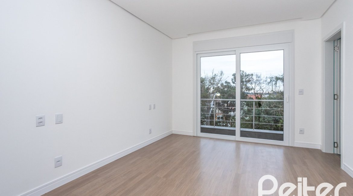 Casa em Condomínio à venda com 256m², 3 dormitórios, 3 suítes, 2 vagas, no bairro Hipica em PORTO ALEGRE