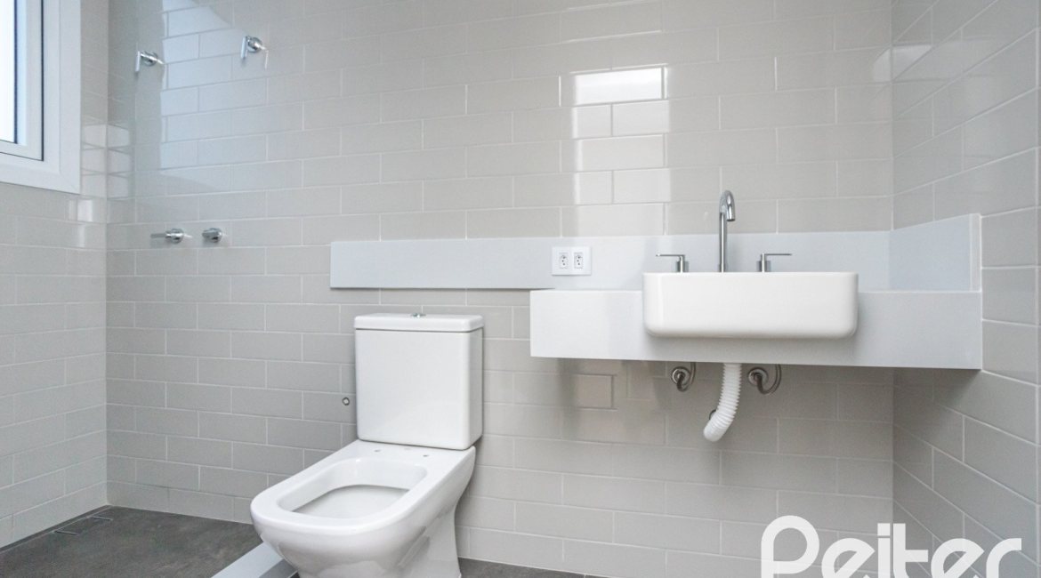 Casa em Condomínio à venda com 256m², 3 dormitórios, 3 suítes, 2 vagas, no bairro Hipica em PORTO ALEGRE