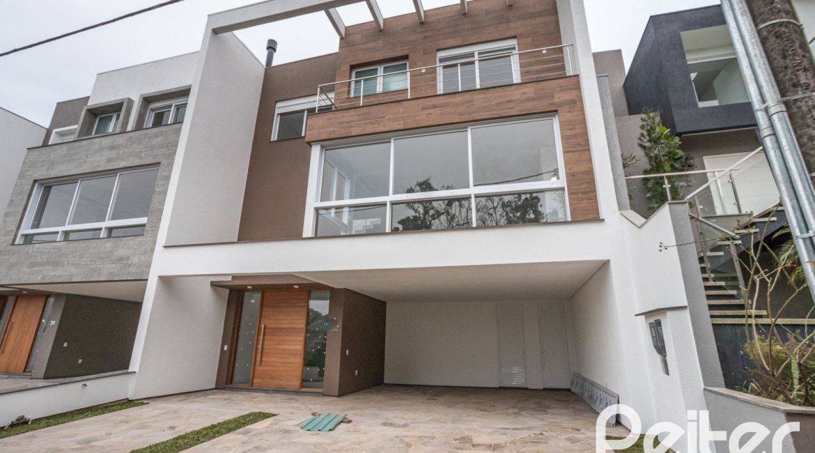 Casa em Condomínio à venda com 256m², 3 dormitórios, 3 suítes, 2 vagas, no bairro Hipica em PORTO ALEGRE
