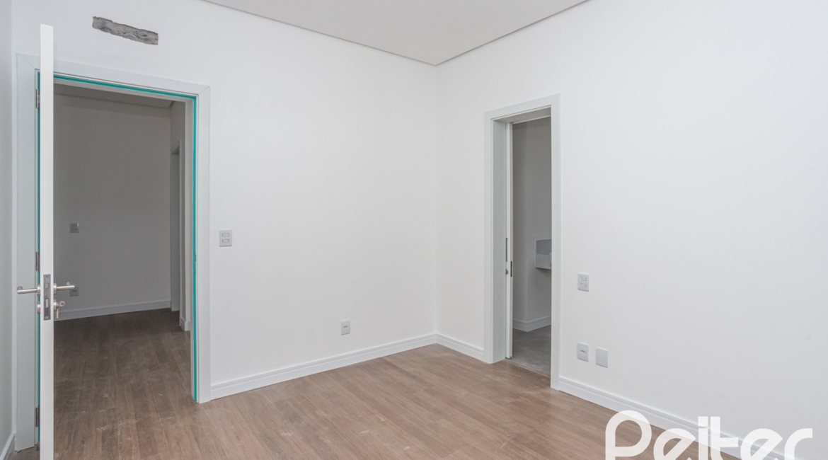 Casa em Condomínio à venda com 254m², 3 dormitórios, 3 suítes, 2 vagas, no bairro Hipica em PORTO ALEGRE