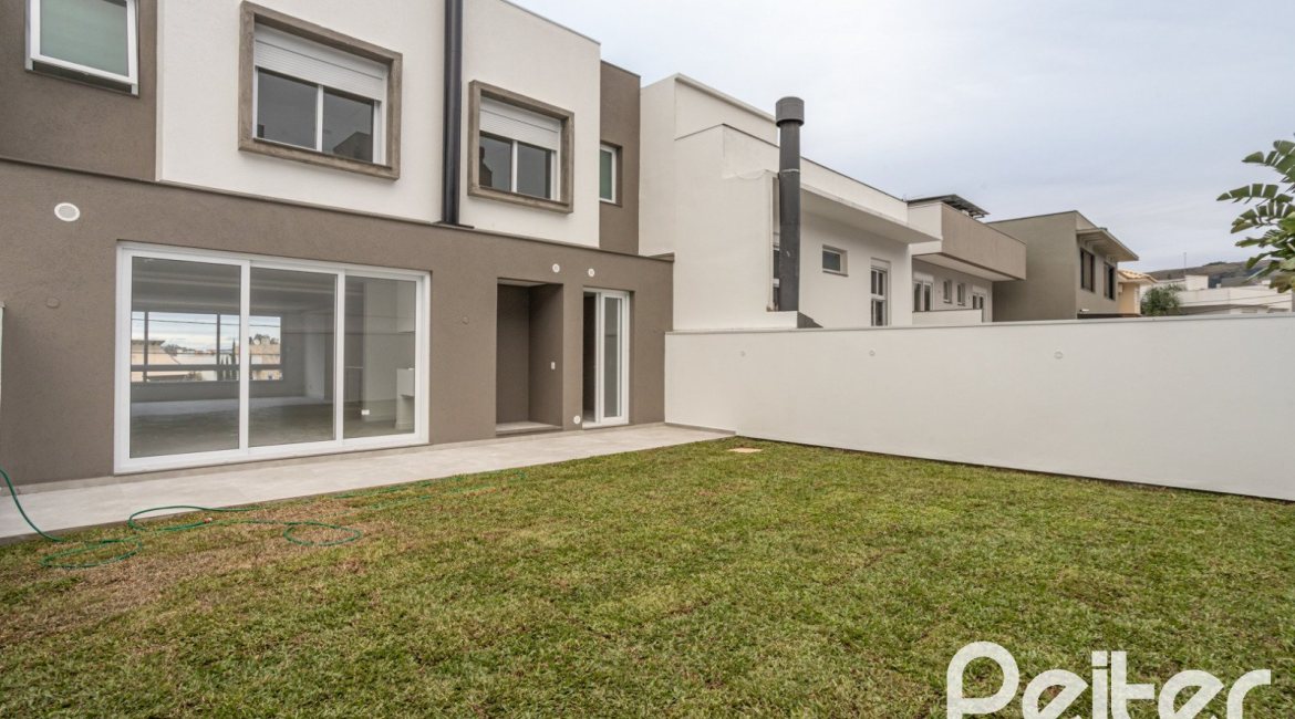 Casa em Condomínio à venda com 254m², 3 dormitórios, 3 suítes, 2 vagas, no bairro Hipica em PORTO ALEGRE