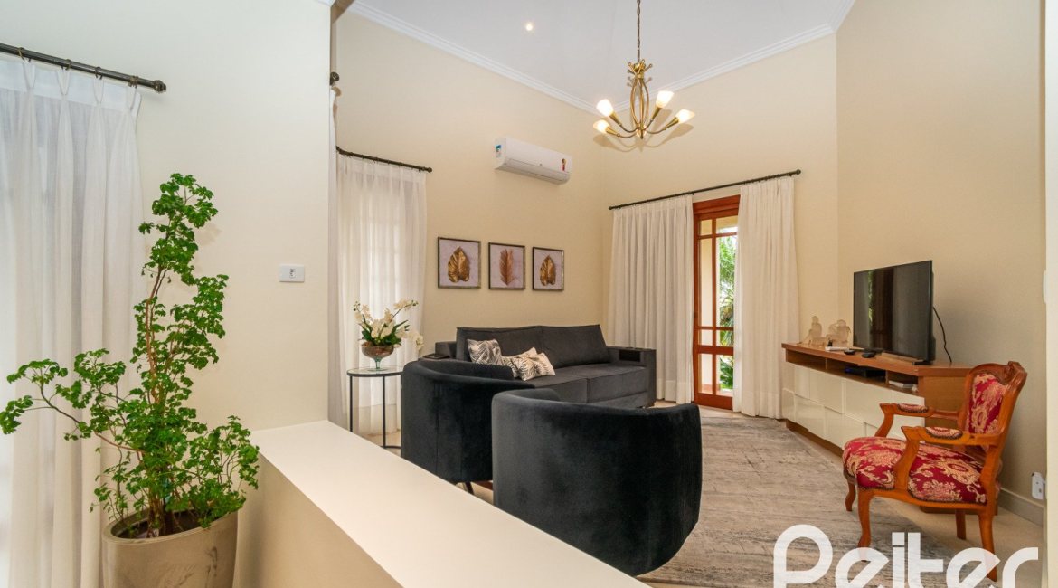 Casa em Condomínio à venda com 477m², 3 dormitórios, 1 suíte, 3 vagas, no bairro Nonoai em Porto Alegre