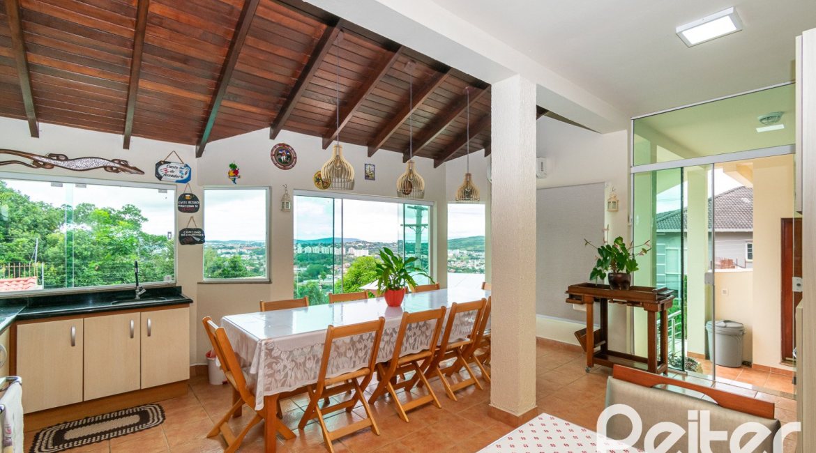 Casa em Condomínio à venda com 477m², 3 dormitórios, 1 suíte, 3 vagas, no bairro Nonoai em Porto Alegre