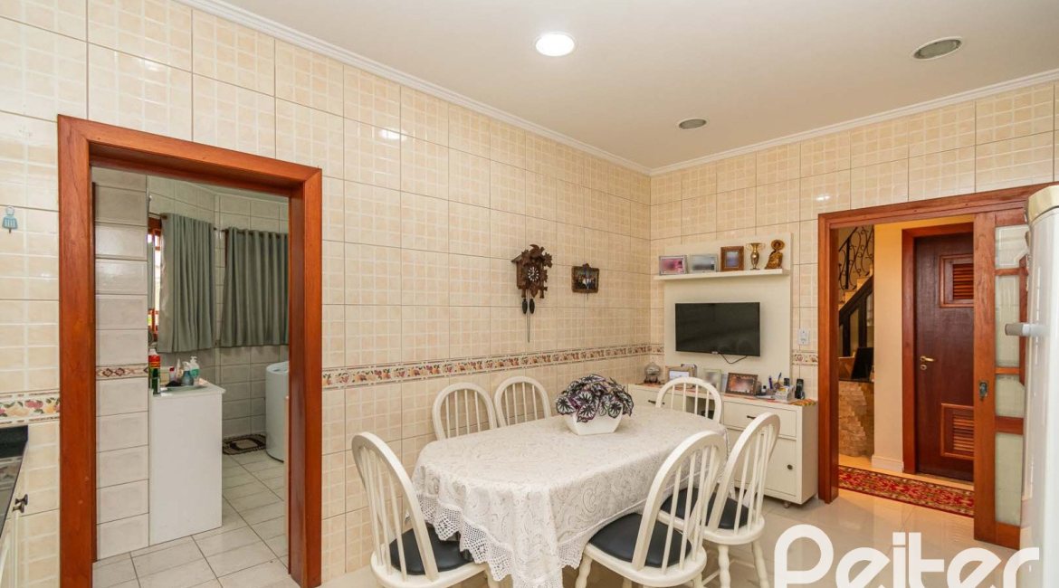 Casa em Condomínio à venda com 477m², 3 dormitórios, 1 suíte, 3 vagas, no bairro Nonoai em Porto Alegre