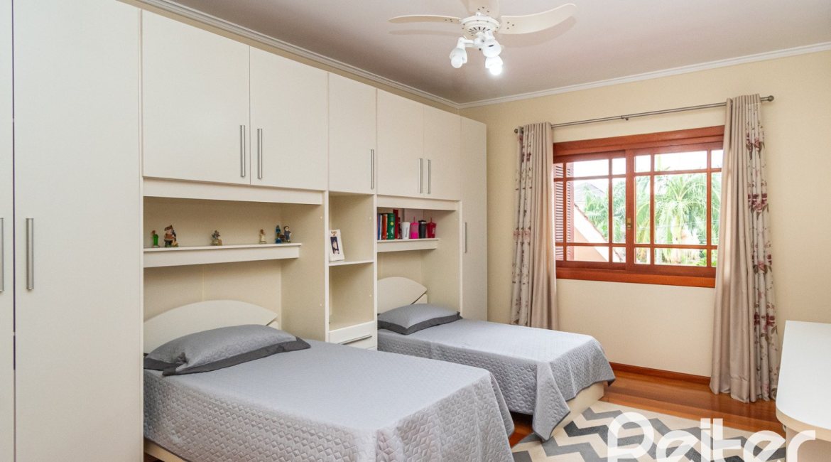 Casa em Condomínio à venda com 477m², 3 dormitórios, 1 suíte, 3 vagas, no bairro Nonoai em Porto Alegre