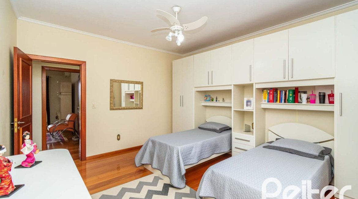 Casa em Condomínio à venda com 477m², 3 dormitórios, 1 suíte, 3 vagas, no bairro Nonoai em Porto Alegre