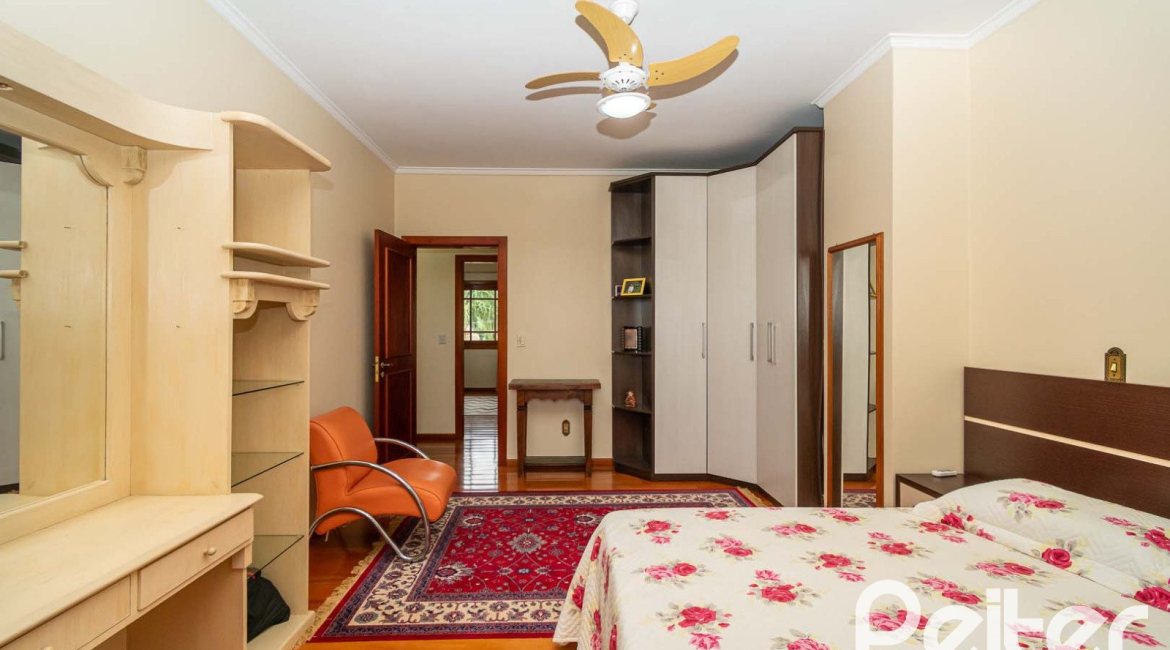 Casa em Condomínio à venda com 477m², 3 dormitórios, 1 suíte, 3 vagas, no bairro Nonoai em Porto Alegre