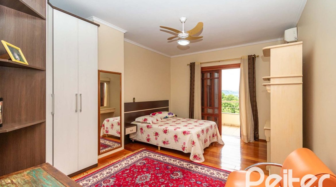 Casa em Condomínio à venda com 477m², 3 dormitórios, 1 suíte, 3 vagas, no bairro Nonoai em Porto Alegre