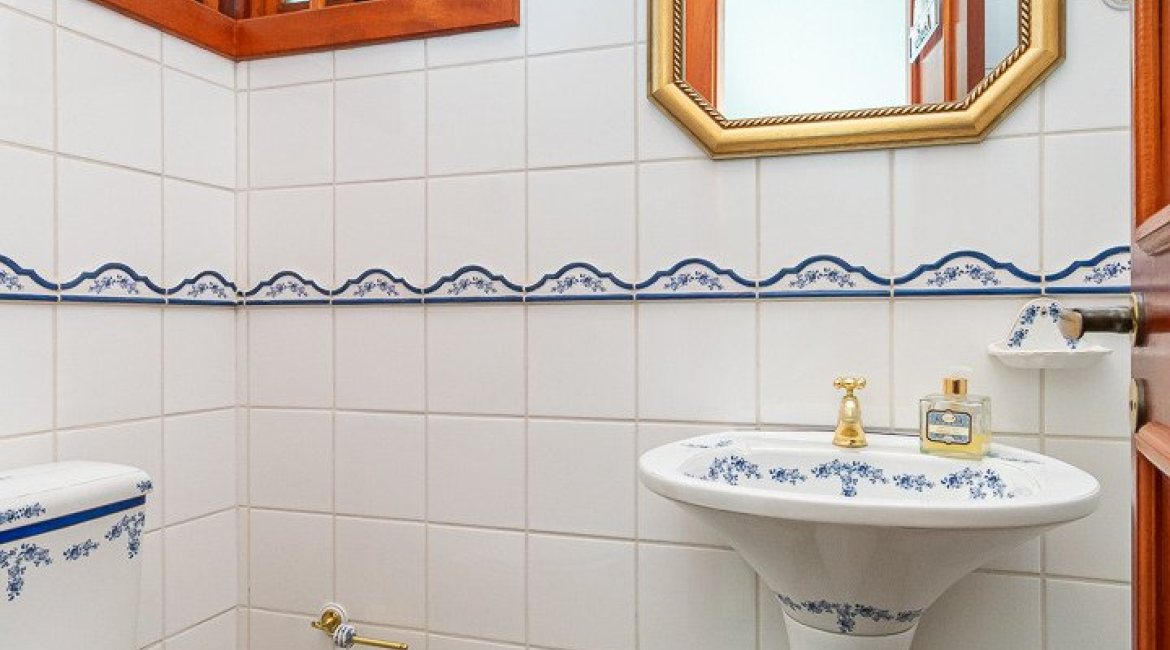 Casa em Condomínio à venda com 477m², 3 dormitórios, 1 suíte, 3 vagas, no bairro Nonoai em Porto Alegre