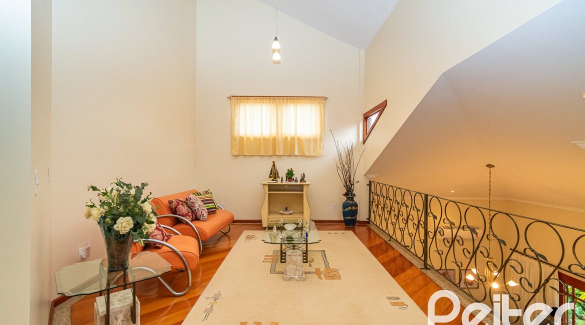 Casa em Condomínio à venda com 477m², 3 dormitórios, 1 suíte, 3 vagas, no bairro Nonoai em Porto Alegre