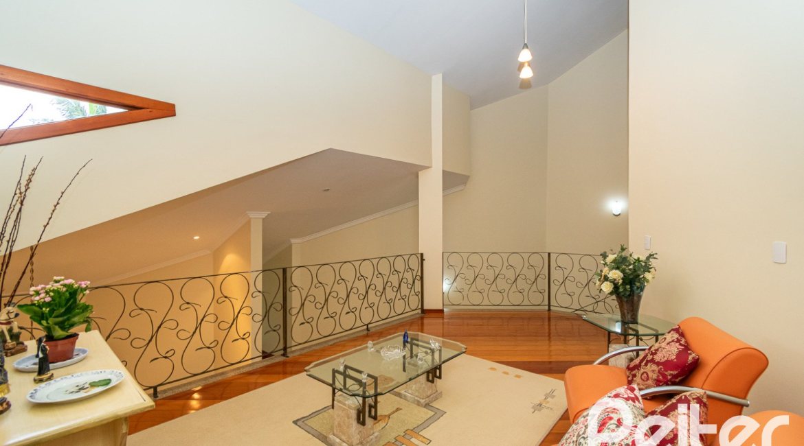 Casa em Condomínio à venda com 477m², 3 dormitórios, 1 suíte, 3 vagas, no bairro Nonoai em Porto Alegre