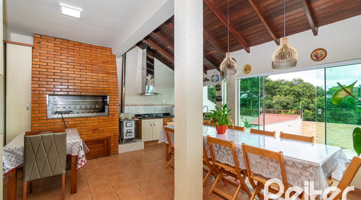 Casa em Condomínio à venda com 477m², 3 dormitórios, 1 suíte, 3 vagas, no bairro Nonoai em Porto Alegre