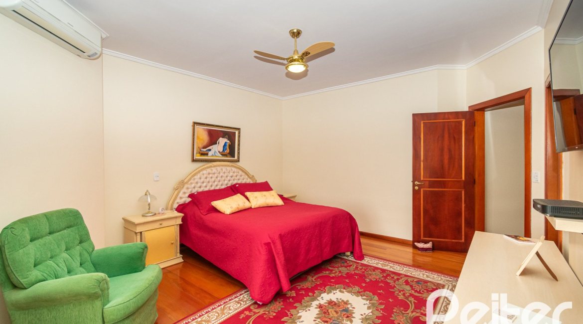 Casa em Condomínio à venda com 477m², 3 dormitórios, 1 suíte, 3 vagas, no bairro Nonoai em Porto Alegre