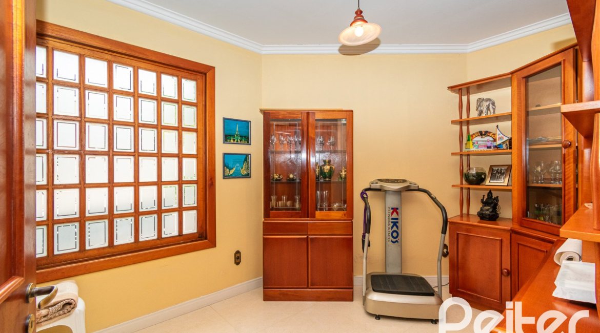 Casa em Condomínio à venda com 477m², 3 dormitórios, 1 suíte, 3 vagas, no bairro Nonoai em Porto Alegre