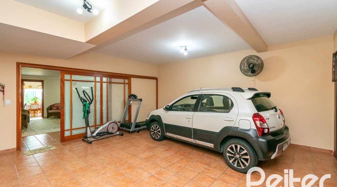 Casa em Condomínio à venda com 477m², 3 dormitórios, 1 suíte, 3 vagas, no bairro Nonoai em Porto Alegre