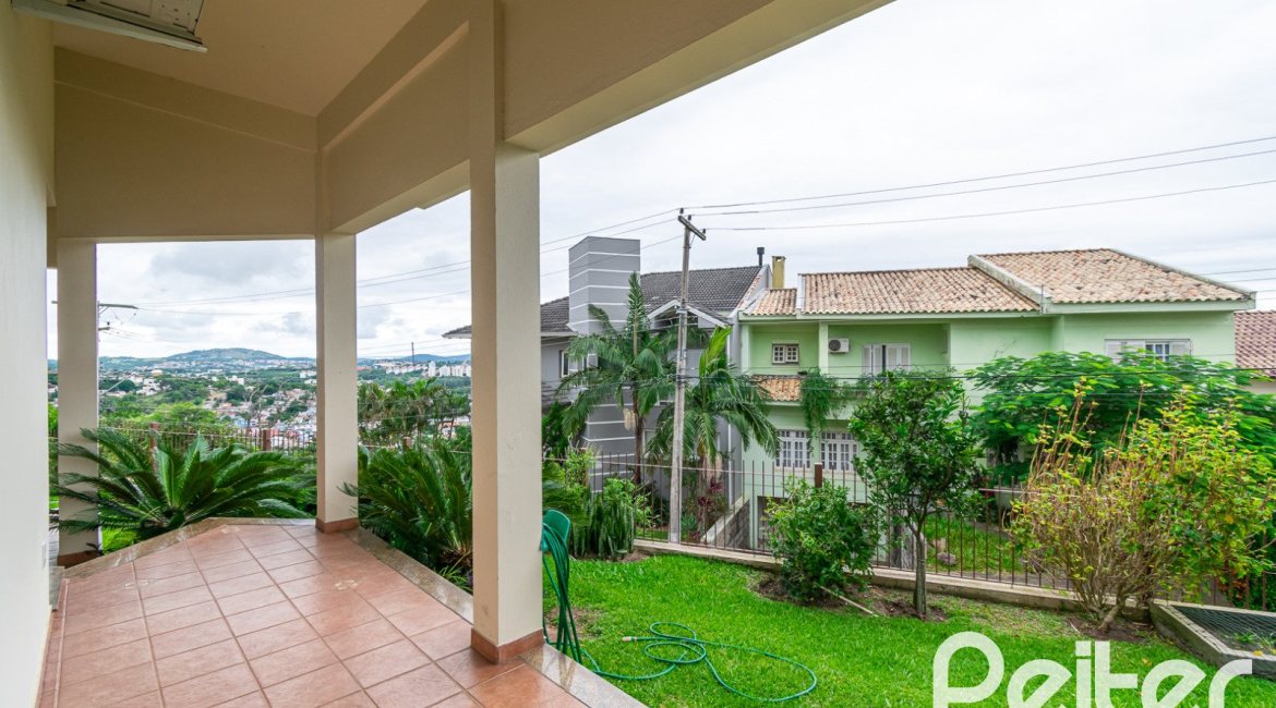 Casa em Condomínio à venda com 477m², 3 dormitórios, 1 suíte, 3 vagas, no bairro Nonoai em Porto Alegre