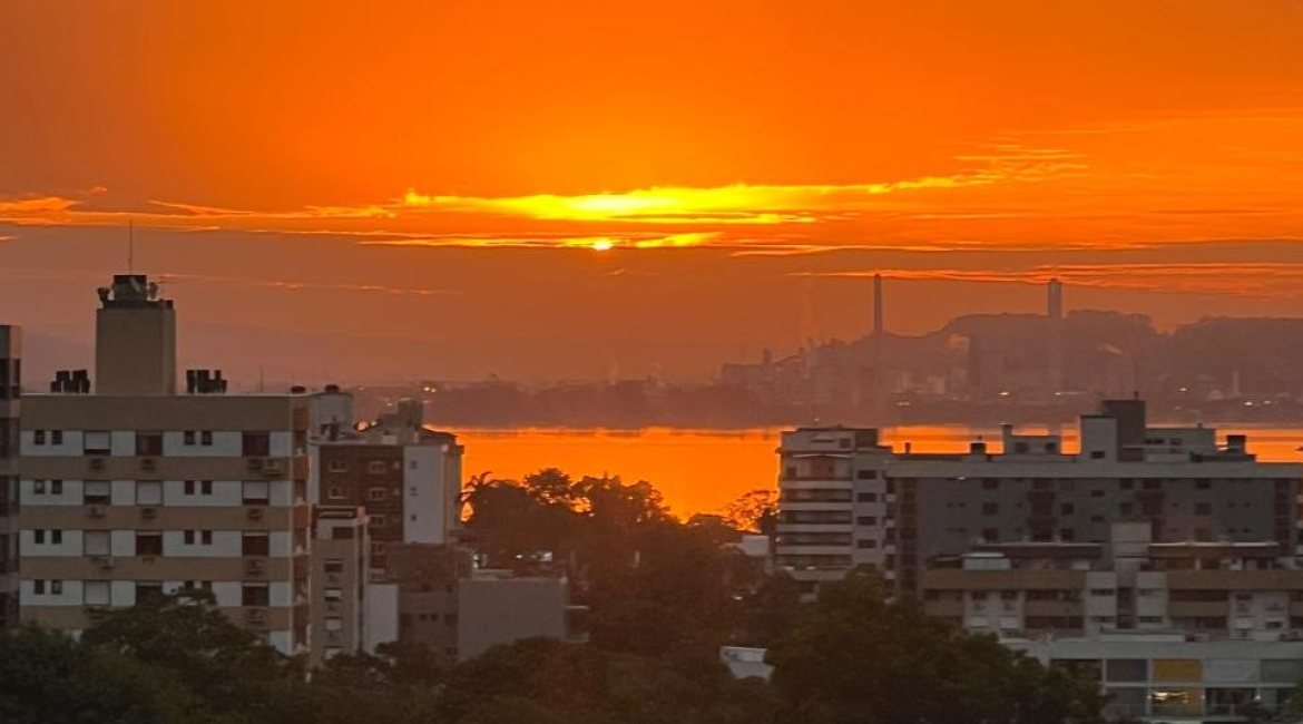 Apartamento à venda com 83m², 3 dormitórios, 1 suíte, 2 vagas, no bairro Tristeza em PORTO ALEGRE