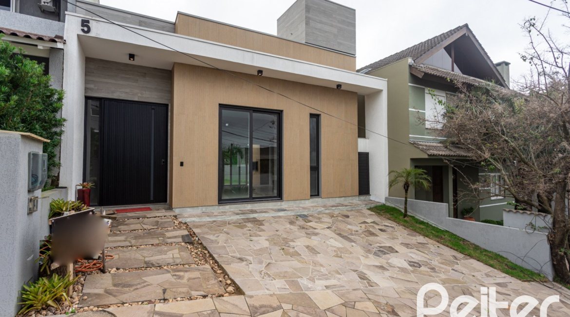 Casa em Condomínio à venda com 174m², 3 dormitórios, 3 suítes, 2 vagas, no bairro Hipica em PORTO ALEGRE
