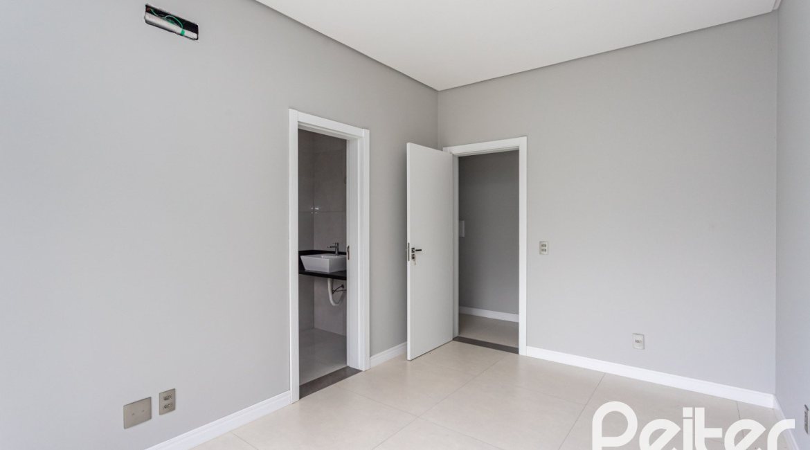 Casa em Condomínio à venda com 174m², 3 dormitórios, 3 suítes, 2 vagas, no bairro Hipica em PORTO ALEGRE