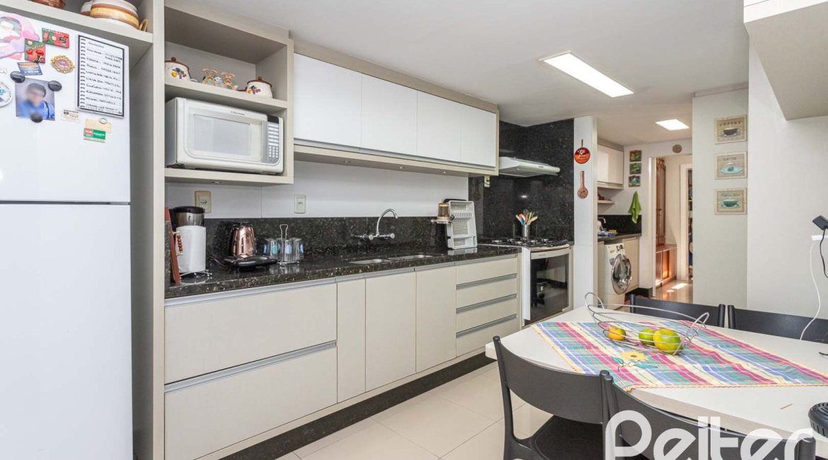 Apartamento à venda com 123m², 3 dormitórios, 1 suíte, 2 vagas, no bairro Ipanema em Porto Alegre