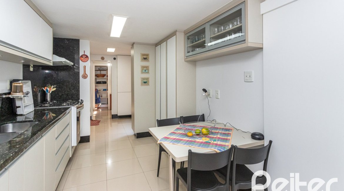 Apartamento à venda com 123m², 3 dormitórios, 1 suíte, 2 vagas, no bairro Ipanema em Porto Alegre