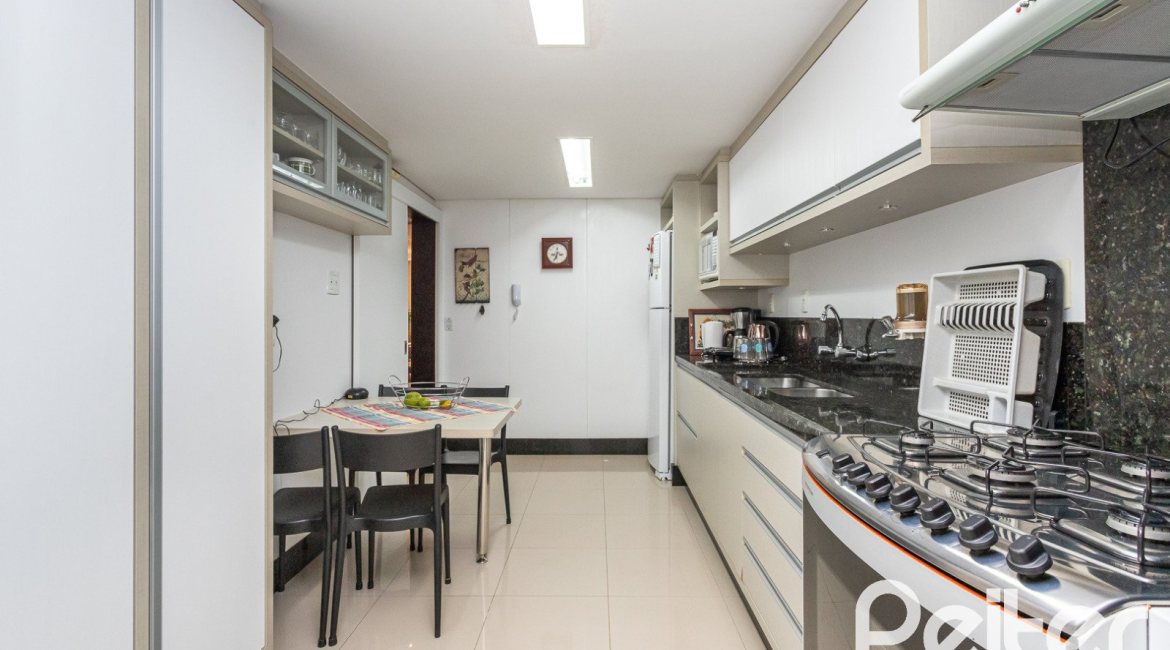 Apartamento à venda com 123m², 3 dormitórios, 1 suíte, 2 vagas, no bairro Ipanema em Porto Alegre