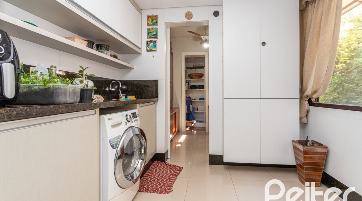 Apartamento à venda com 123m², 3 dormitórios, 1 suíte, 2 vagas, no bairro Ipanema em Porto Alegre