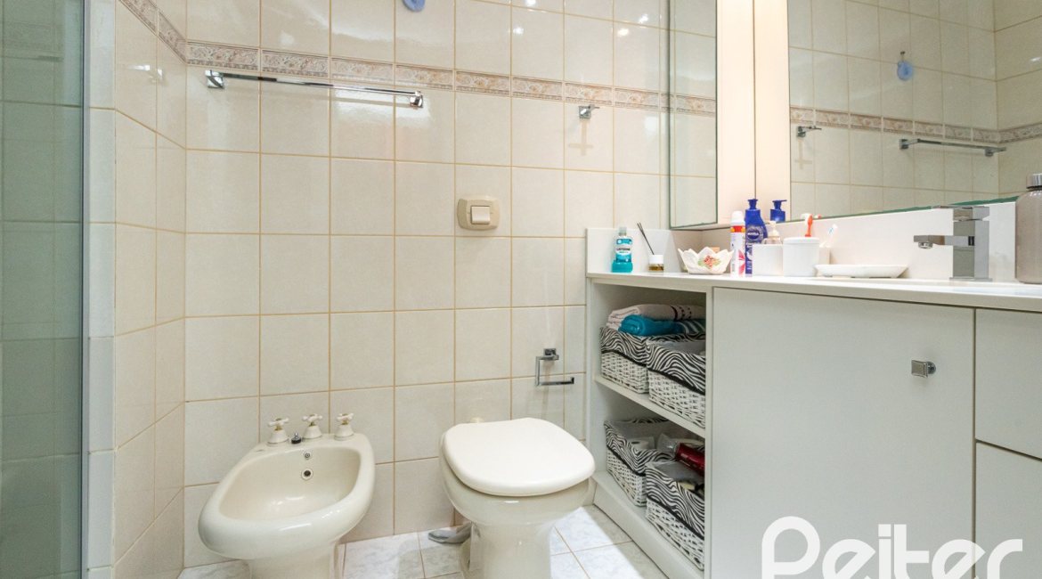 Apartamento à venda com 123m², 3 dormitórios, 1 suíte, 2 vagas, no bairro Ipanema em Porto Alegre