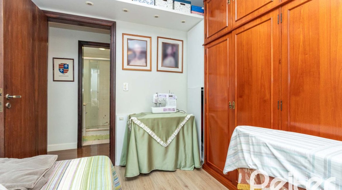 Apartamento à venda com 123m², 3 dormitórios, 1 suíte, 2 vagas, no bairro Ipanema em Porto Alegre