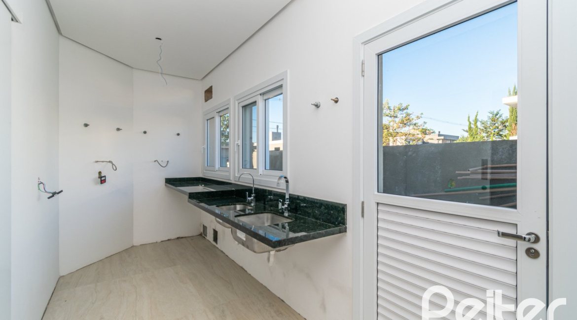 Casa em Condomínio à venda com 345m², 3 dormitórios, 3 suítes, 4 vagas, no bairro Alphaville em PORTO ALEGRE