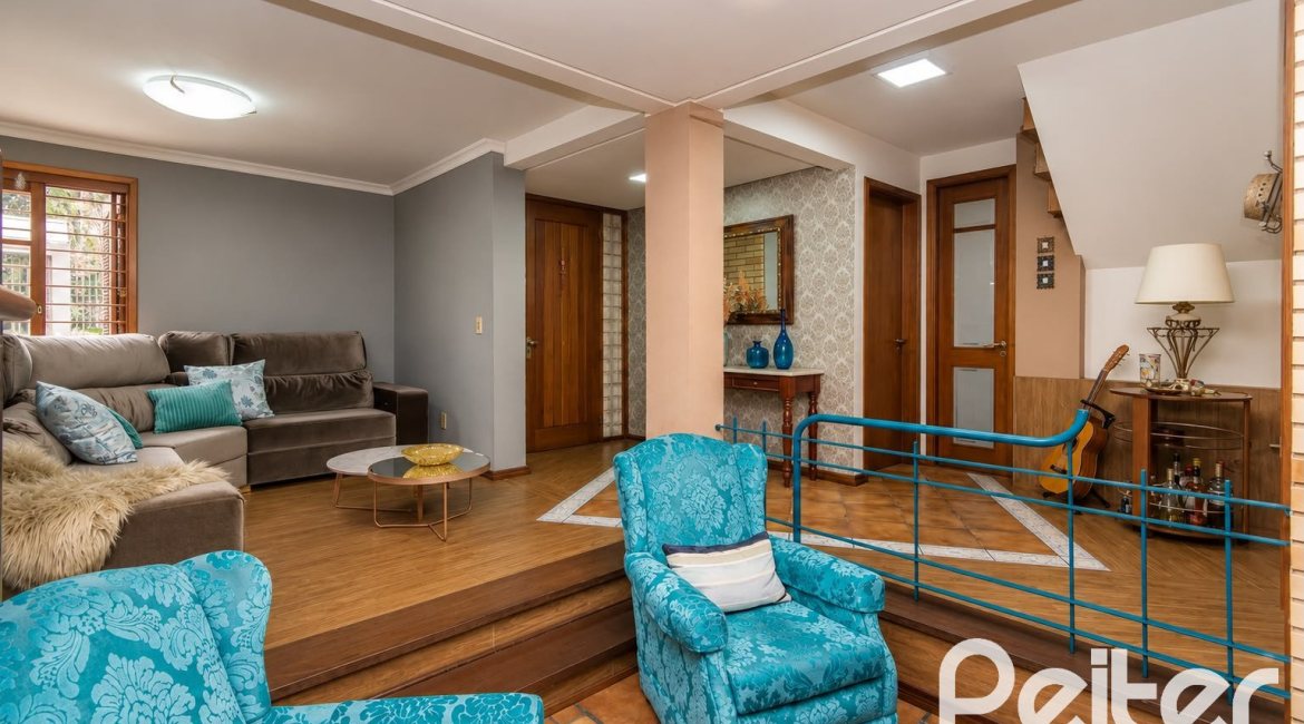 Casa à venda com 253m², 5 dormitórios, 2 suítes, 4 vagas, no bairro Ipanema em Porto Alegre