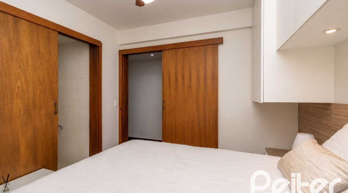 Casa à venda com 253m², 5 dormitórios, 2 suítes, 4 vagas, no bairro Ipanema em Porto Alegre