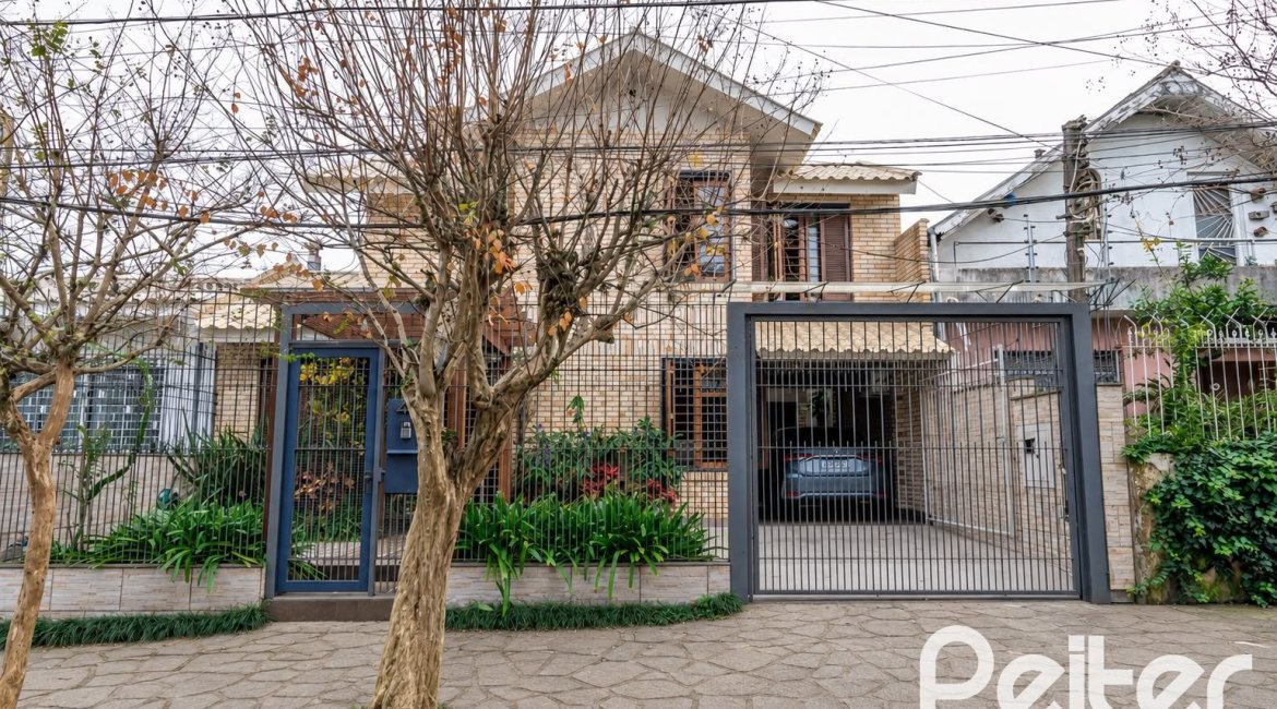 Casa à venda com 253m², 5 dormitórios, 2 suítes, 4 vagas, no bairro Ipanema em Porto Alegre