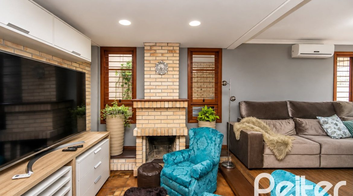 Casa à venda com 253m², 5 dormitórios, 2 suítes, 4 vagas, no bairro Ipanema em Porto Alegre