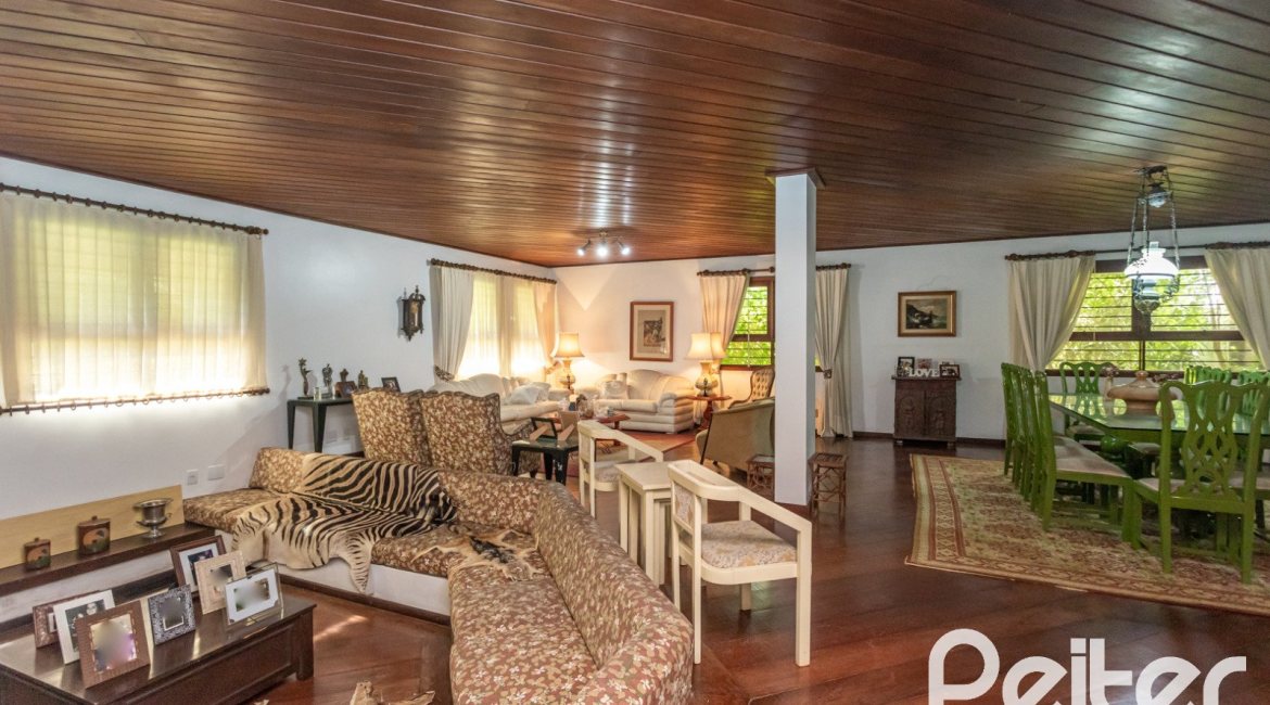 Casa em Condomínio à venda com 701m², 6 dormitórios, 2 suítes, 10 vagas, no bairro Cavalhada em PORTO ALEGRE