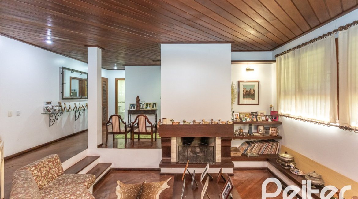 Casa em Condomínio à venda com 701m², 6 dormitórios, 2 suítes, 10 vagas, no bairro Cavalhada em PORTO ALEGRE