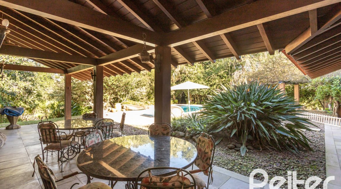 Casa em Condomínio à venda com 701m², 6 dormitórios, 2 suítes, 10 vagas, no bairro Cavalhada em PORTO ALEGRE