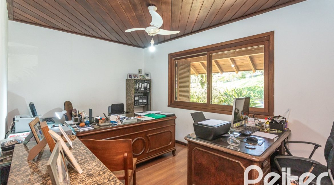 Casa em Condomínio à venda com 701m², 6 dormitórios, 2 suítes, 10 vagas, no bairro Cavalhada em PORTO ALEGRE