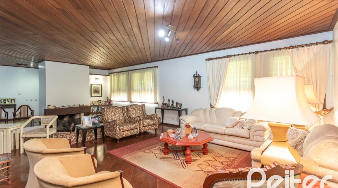 Casa em Condomínio à venda com 701m², 6 dormitórios, 2 suítes, 10 vagas, no bairro Cavalhada em PORTO ALEGRE