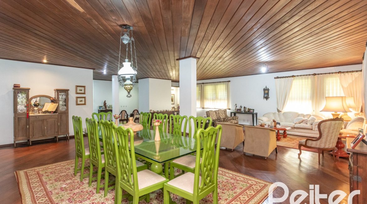 Casa em Condomínio à venda com 701m², 6 dormitórios, 2 suítes, 10 vagas, no bairro Cavalhada em PORTO ALEGRE