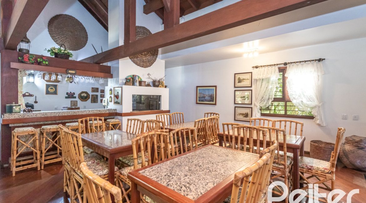 Casa em Condomínio à venda com 701m², 6 dormitórios, 2 suítes, 10 vagas, no bairro Cavalhada em PORTO ALEGRE