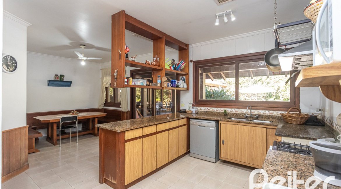 Casa em Condomínio à venda com 701m², 6 dormitórios, 2 suítes, 10 vagas, no bairro Cavalhada em PORTO ALEGRE