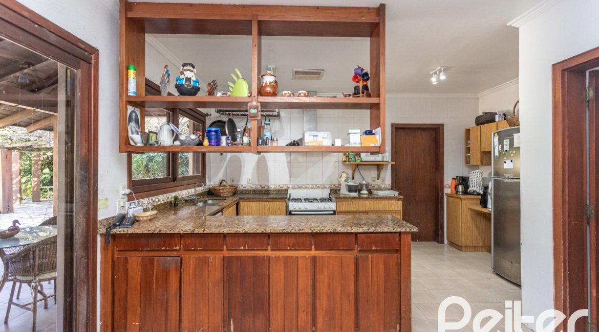 Casa em Condomínio à venda com 701m², 6 dormitórios, 2 suítes, 10 vagas, no bairro Cavalhada em PORTO ALEGRE