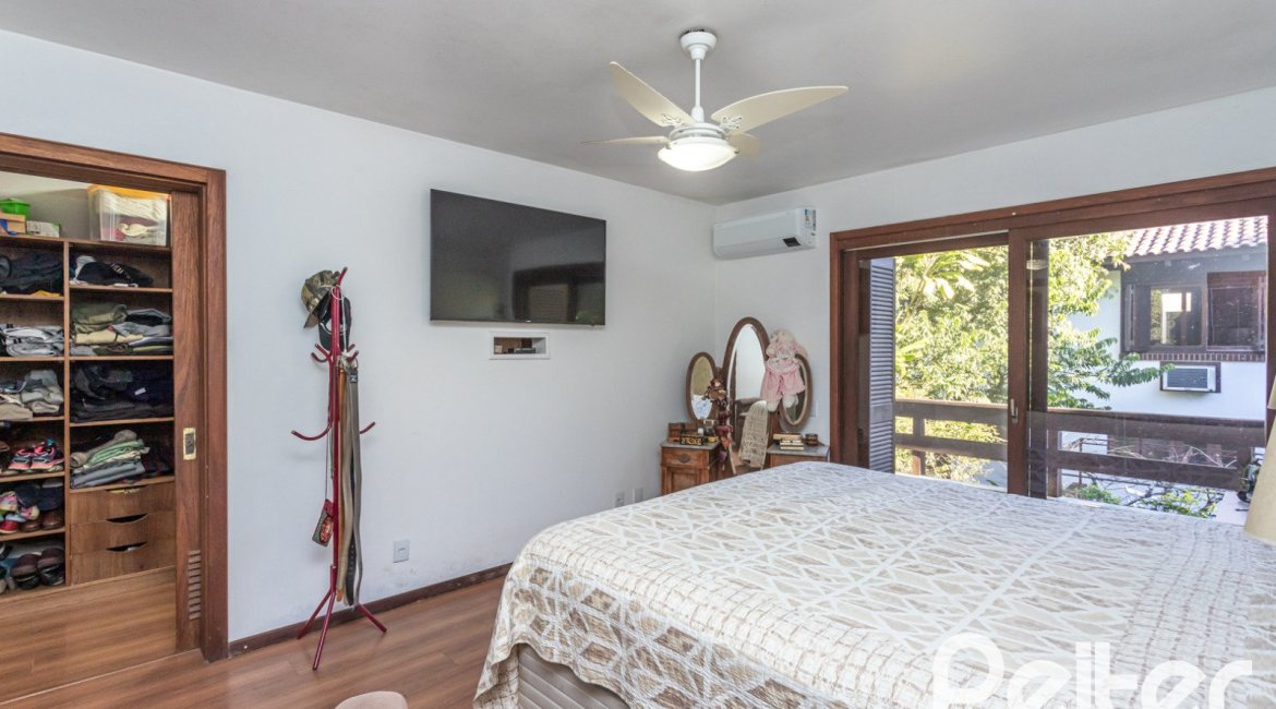 Casa em Condomínio à venda com 701m², 6 dormitórios, 2 suítes, 10 vagas, no bairro Cavalhada em PORTO ALEGRE