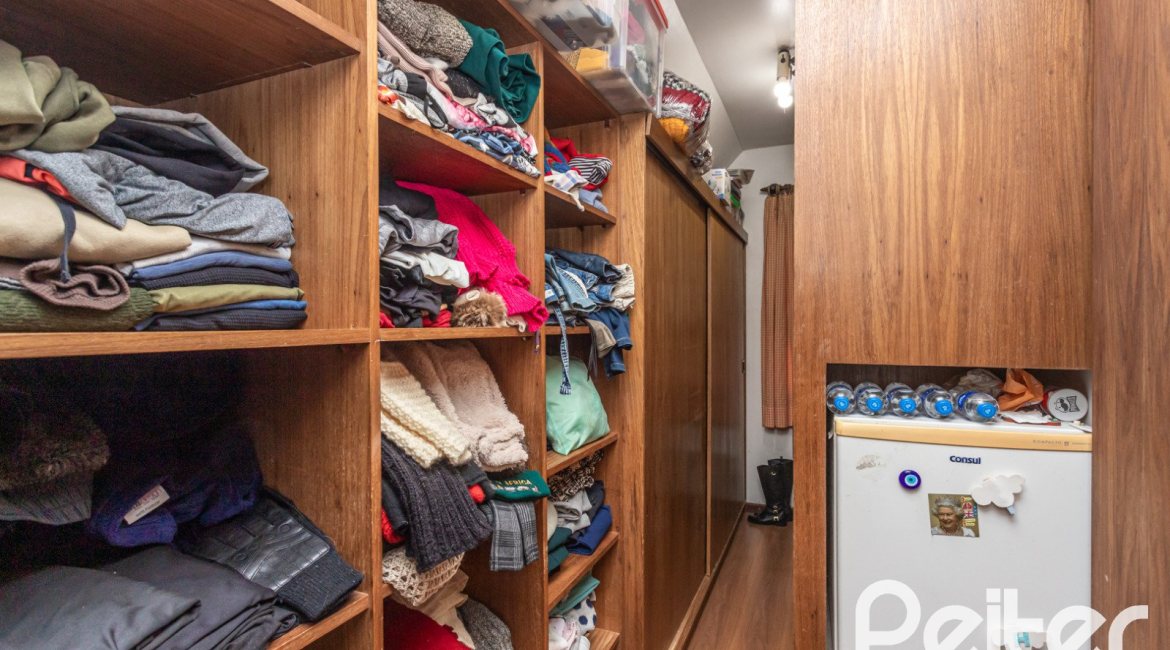 Casa em Condomínio à venda com 701m², 6 dormitórios, 2 suítes, 10 vagas, no bairro Cavalhada em PORTO ALEGRE